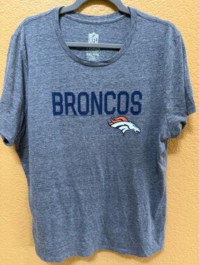NFL Team Denver Broncos Gray Graphic Tee - XXL Women’s